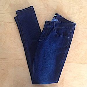 NEW!  ⭐  Dark rinse Skinny Jeans ~ SZ 31